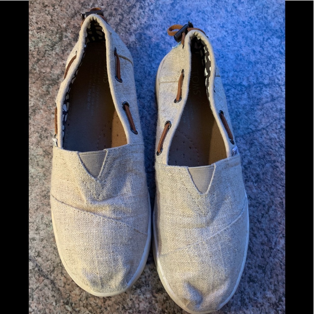 Toms youth size 4 flat shoes beige